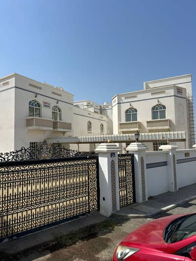 فیلا 4 غرف نوم للايجار في القرم، مسقط - فيلا تتكون من 3 غرف نوم للإيجار في القرم، مسقط