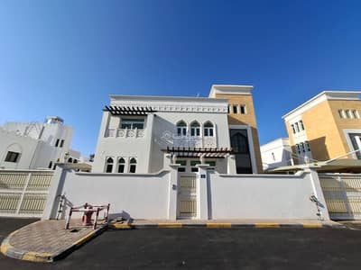 فیلا 4 غرف نوم للايجار في مدينة السلطان قابوس، مسقط - فيلا مكونة من 4 غرف نوم للإيجار في مدينة السلطان قابوس، مسقط