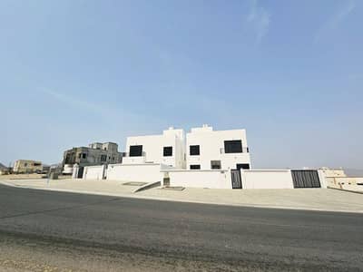 5 Bedroom Villa for Sale in Al Amarat, Muscat - 5 Bedrooms Villa For Sale in Al Amarat, Muscat