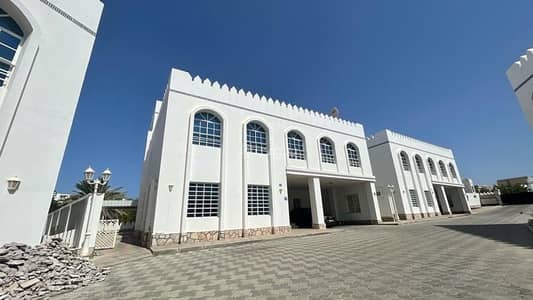 فیلا 5 غرف نوم للايجار في القرم، مسقط - فيلا 5 غرف نوم للإيجار في قرم، مسقط