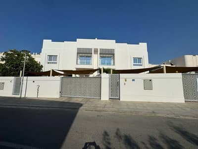 فیلا 5 غرف نوم للايجار في مدينة السلطان قابوس، مسقط - فيلا مكونة من 5 غرف نوم للإيجار في مدينة السلطان قابوس، مسقط