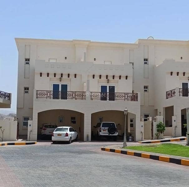 فيلا مكونة من 6 غرف نوم للإيجار في العزبة، مسقط فيلا مكونة من 6 غرف نوم للإيجار في العزبة، مسقط