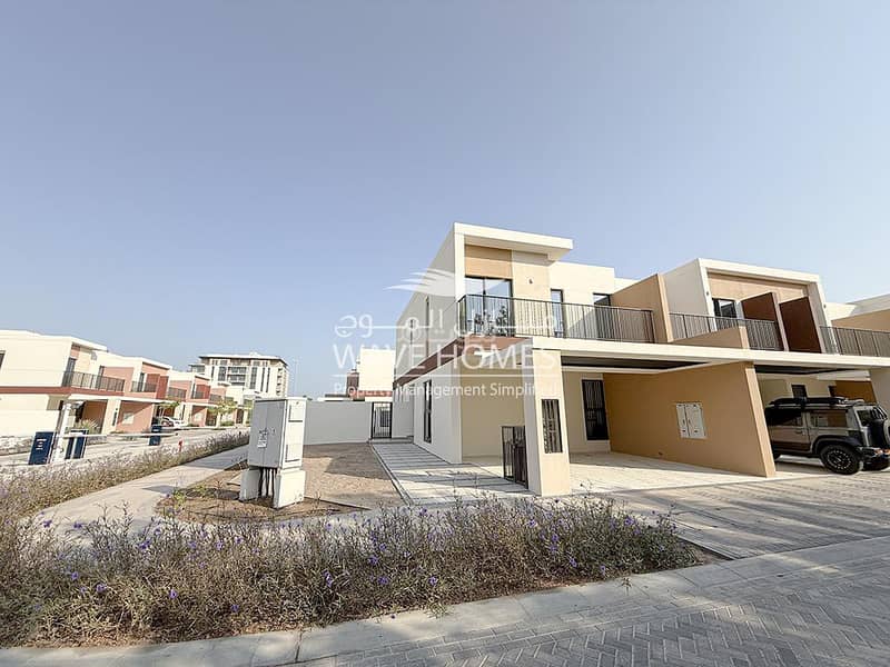 فيلا مكونة من 4 غرف نوم للإيجار في ذا ويف (الموج) مسقط