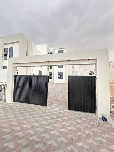 4 Bedroom Apartment for Sale in Al Maabilah, Muscat - 4 Bedrooms Apartment For Sale in Al Maabilah, Muscat