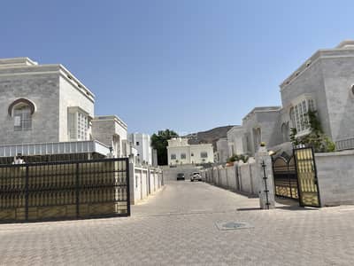 5 Bedroom Apartment for Rent in Madinat As Sultan Qaboos, Muscat - 5 Bedrooms Apartment For Rent Madinat As Sultan Qaboos, Muscat