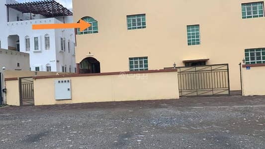 4 Bedroom Flat for Sale in Al Amarat, Muscat - 4 Bedrooms Apartment For Sale in Al Amarat, Muscat