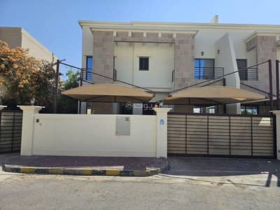 فیلا 5 غرف نوم للايجار في القرم، مسقط - فيلا من 5 غرف نوم للإيجار في قورم، مسقط