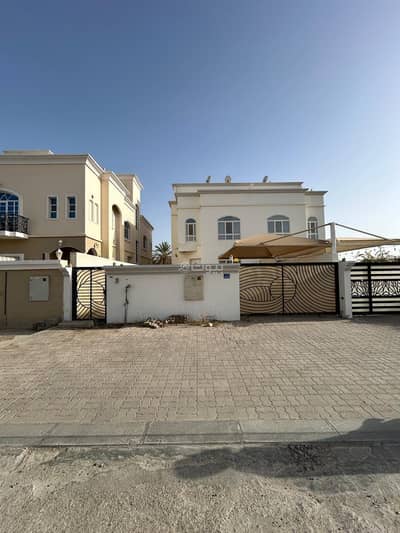 عقارات تجارية اخرى  للايجار في العذيبة، مسقط - عقار تجاري للإيجار في العزبة، مسقط