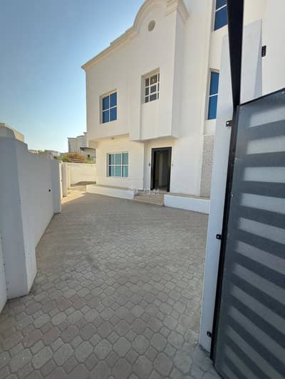 فیلا 5 غرف نوم للايجار في العذيبة، مسقط - فيلا مكونة من 5 غرف نوم للإيجار عزيبة، مسقط