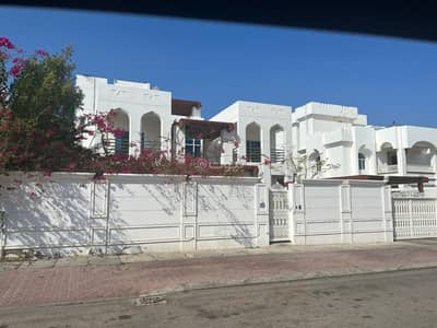 فیلا 5 غرف نوم للايجار في القرم، مسقط - فيلا مكونة من 5 غرف نوم للإيجار في قُرم، مسقط