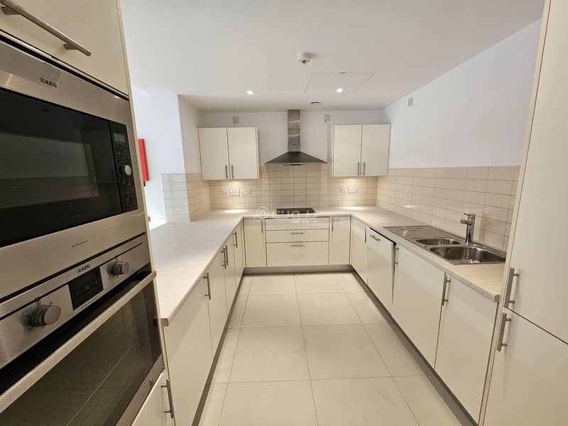 2 Bedrooms Apartment For Rent The Wave (Almouj) Muscat