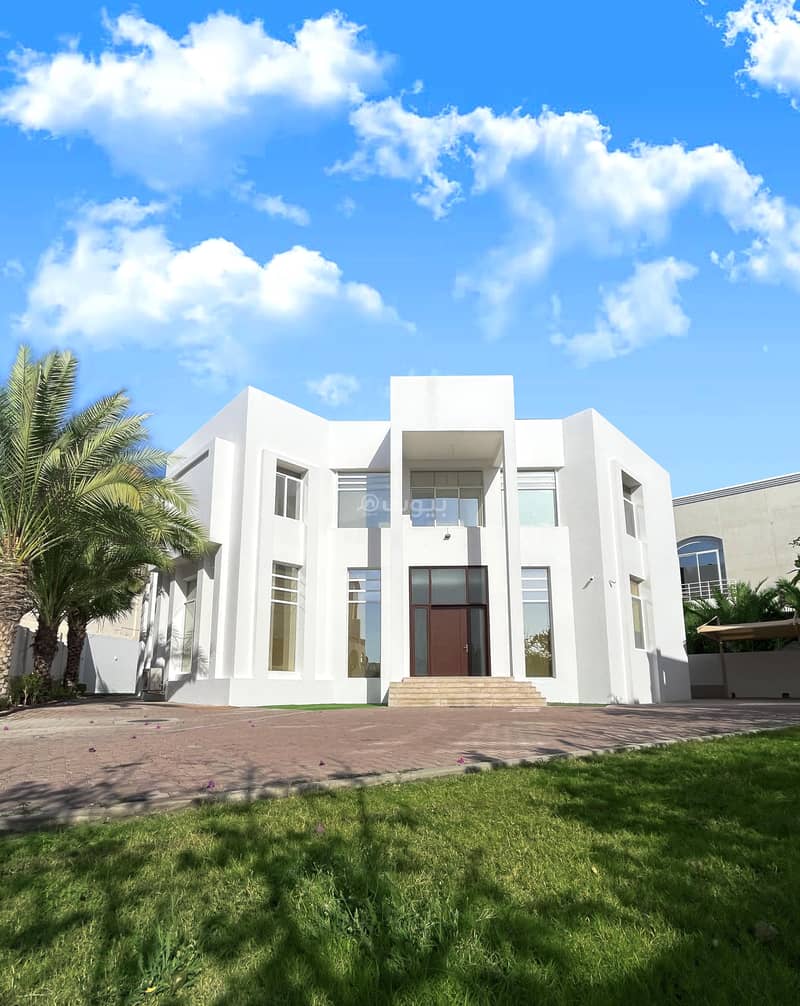 5 Bedrooms Villa For Rent Qurum, Muscat