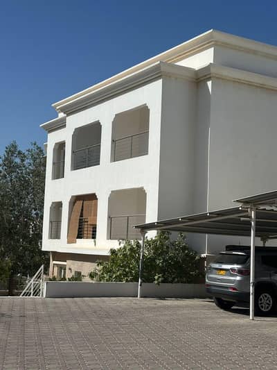 فیلا 3 غرف نوم للايجار في القرم، مسقط - فيلا مكونة من 8 غرف نوم للإيجار في العزبة، مسقط