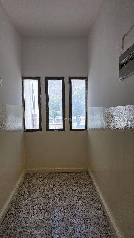 شقة مكونة من 4 غرف نوم للإيجار في الوادي الكبير، مسقط