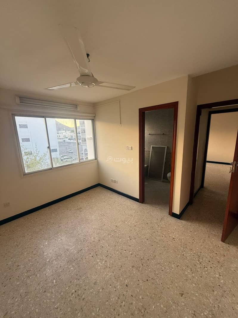 مبنى تجاري للبيع في روي، مسقط