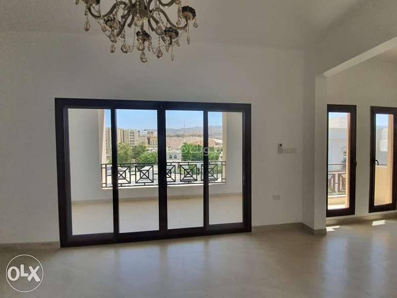 فيلا مكونة من 4 غرف نوم للإيجار في مدينة سلطان قابوس مسقط