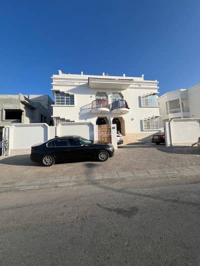 فلیٹ 4 غرف نوم للايجار في بوشر، مسقط - شقة مكونة من 4 غرف نوم للإيجار في البصرة، مسقط