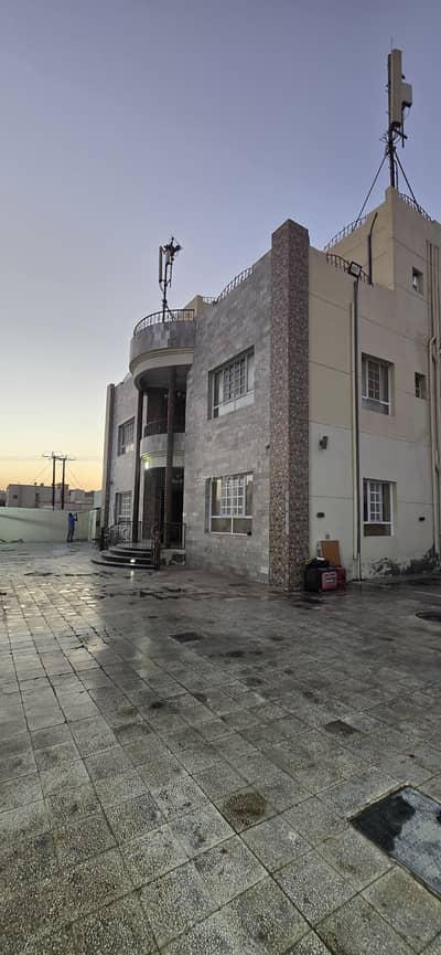 فیلا 5 غرف نوم للبيع في المعبيلة، مسقط - فيلا مع شقق وملحق للبيع في المعبيلة