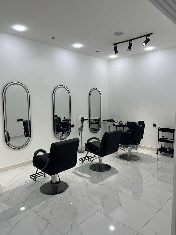 عقار تجاري آخر للبيع في البريمي