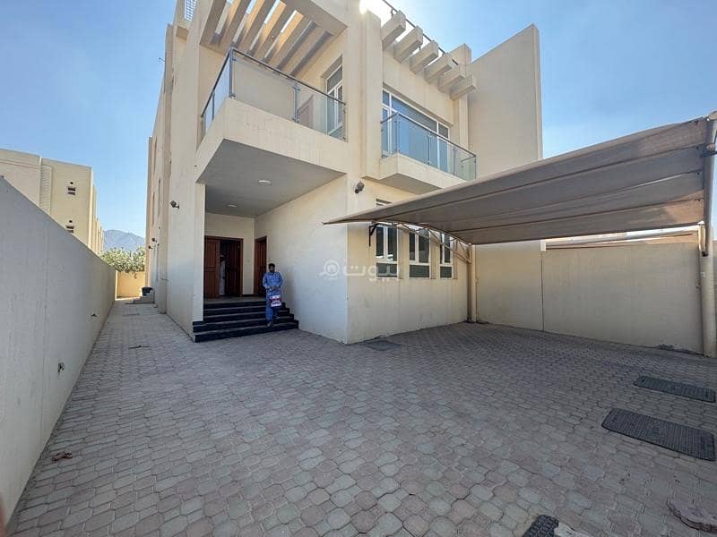 فيلا مكونة من 6 غرف للنّـيـر في بوشـر، مسقط