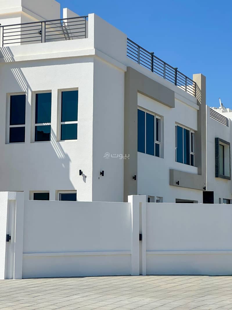 4 Bedrooms Villa For Sale in Al Khoud, Muscat