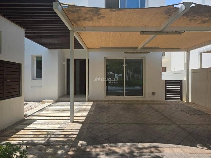 فيلا مكونة من 4 غرف نوم للبيع في الموج مسقط فيلا مكونة من 4 غرف نوم للبيع في الموج مسقط