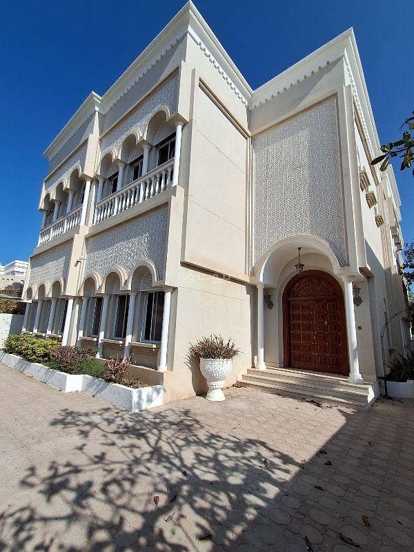 9 Bedrooms Villa For Rent in Qurum, Muscat 9 Bedrooms Villa For Rent in Qurum, Muscat