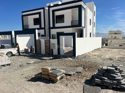 7 Bedroom Villa for Sale in Al Amarat, Muscat - 7 Bedrooms Villa For Sale Al Amarat, Muscat