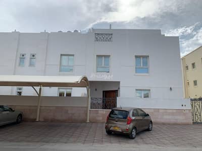 فیلا 4 غرف نوم للايجار في العذيبة، مسقط - فيلا مكونة من 4 غرف نوم للإيجار في عزايب، مسقط