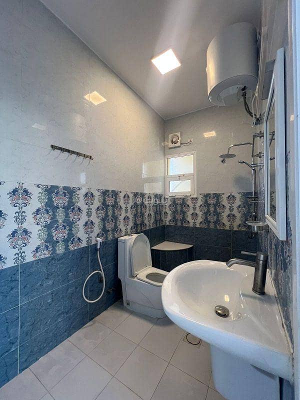 شقة مكونة من 3 غرف نوم للإيجار في المعابيل، مسقط شقة مكونة من 3 غرف نوم للإيجار في المعابيل، مسقط