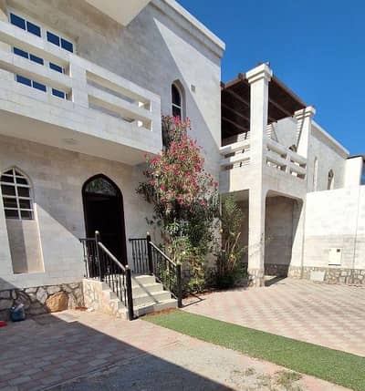 فیلا 5 غرف نوم للايجار في الغبرة، مسقط - فيلا مكونة من 5 غرف نوم للإيجار في الغبرة، مسقط