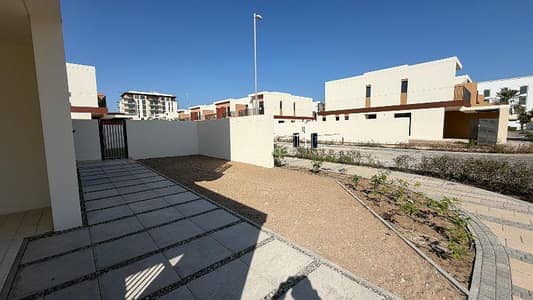 فیلا 4 غرف نوم للبيع في الموج، مسقط - فيلا مكونة من 4 غرف نوم للبيع في الموج مسقط