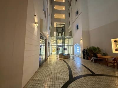 شقة 2 غرفة نوم للايجار في القرم، مسقط - شقة مكونة من غرفتي نوم للإيجار في قورم مسقط