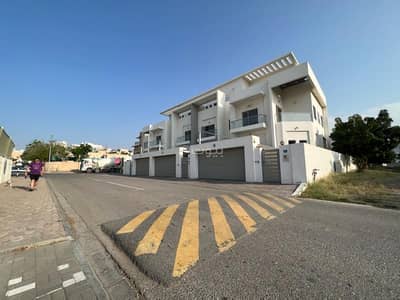 فیلا 4 غرف نوم للايجار في مدينة السلطان قابوس، مسقط - فيلا مكونة من 4 غرف نوم للإيجار في مدينة السلطان قابوس، مسقط