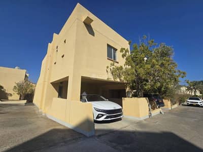 3 Bedroom Villa for Rent in Madinat As Sultan Qaboos, Muscat - 3 Bedrooms Villa For Rent in Madinat As Sultan Qaboos, Muscat