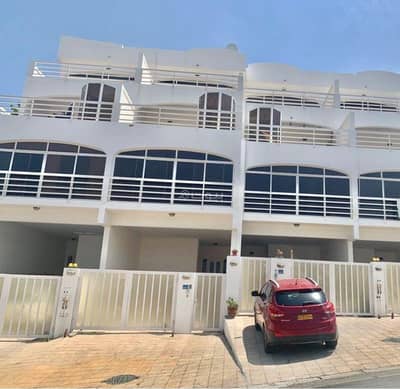 فیلا 5 غرف نوم للايجار في القرم، مسقط - فيلا مكونة من 5 غرف نوم للإيجار في قورم، مسقط