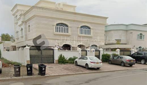 فیلا 6 غرف نوم للايجار في العذيبة، مسقط - فيلا مكونة من 6 غرف نوم للإيجار في العزيزية، مسقط