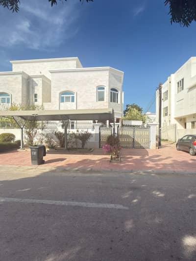 فیلا 3 غرف نوم للايجار في العذيبة، مسقط - فيلا 3 غرف نوم للإيجار عزيبة، مسقط
