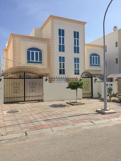 فیلا 5 غرف نوم للبيع في العذيبة، مسقط - فيلا مكونة من 5 غرف نوم للبيع في العزبة، مسقط