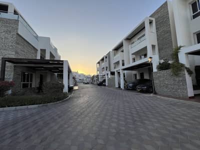 فیلا 5 غرف نوم للايجار في مدينة السلطان قابوس، مسقط - فيلا مكونة من 5 غرف نوم للإيجار في مدينة السلطان قابوس مسقط