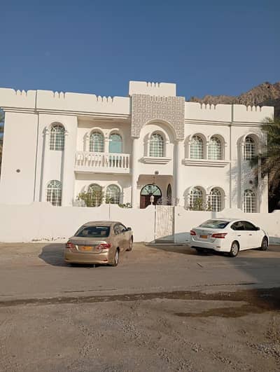 فیلا 5 غرف نوم للايجار في بوشر، مسقط - فيلا مكونة من 5 غرف نوم للإيجار في البوشري، مسقط