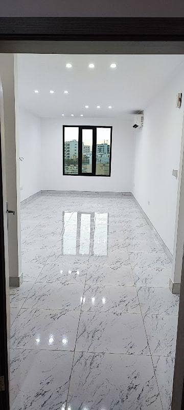 شقة 2 غرفة نوم للايجار في العذيبة، مسقط - شقة مكونة من غرفتي نوم للإيجار في العذبة، مسقط