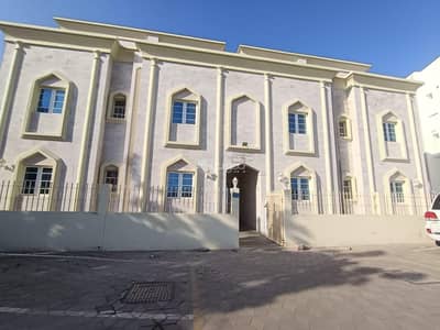 فلیٹ 2 غرفة نوم للايجار في العذيبة، مسقط - شقة مكونة من غرفتي نوم للإيجار في عزيبة، مسقط