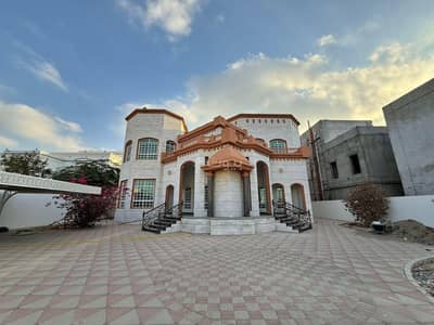 فیلا 5 غرف نوم للايجار في القرم، مسقط - فيلا مكونة من 5 غرف نوم للإيجار في قُرم، مسقط