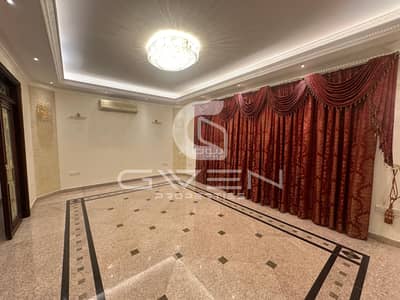 فیلا 6 غرف نوم للايجار في العذيبة، مسقط - فيلا مكونة من 6 غرف نوم للإيجار في العزيزية، مسقط