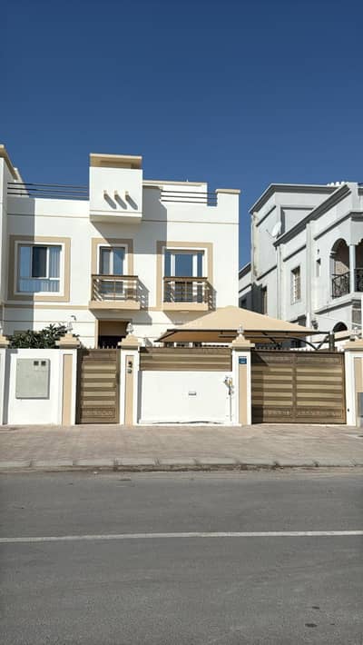 عقارات تجارية اخرى  للايجار في الخوض، مسقط - عقار تجاري للإيجار في الخوض، مسقط