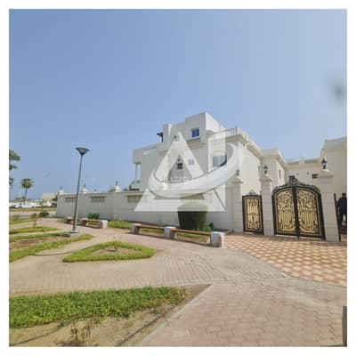 فیلا 4 غرف نوم للايجار في القرم، مسقط - فيلا مكونة من 4 غرف نوم للإيجار في القرم، مسقط