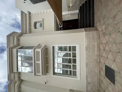 فیلا 6 غرف نوم للايجار في العذيبة، مسقط - فيلا مكونة من 6 غرف نوم للإيجار في العزيزية، مسقط