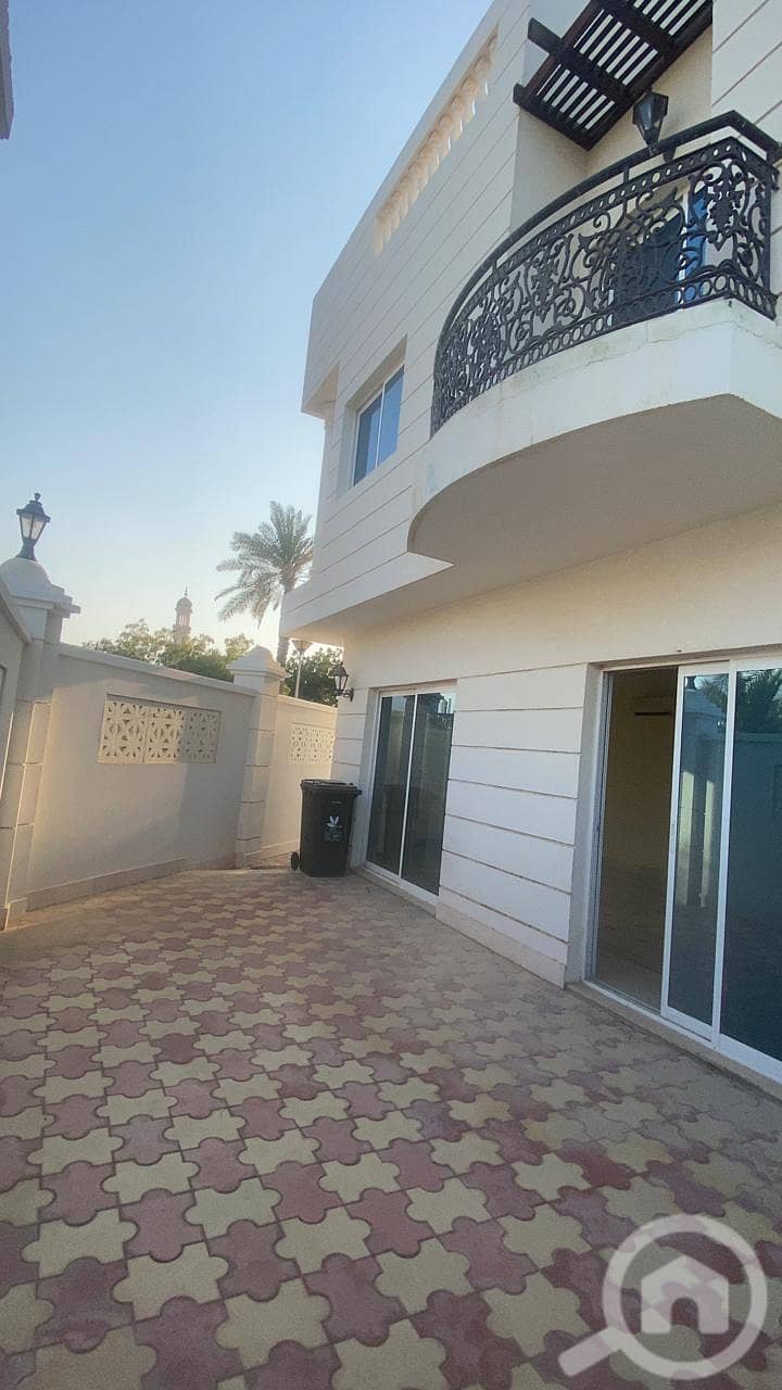 6Me28 Fabulous 5BHK Villa for rent in Qurm, Al Sarooj Street Bayut.om