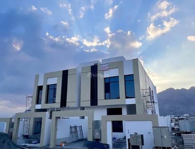 5 Bedroom Villa for Sale in Al Amarat, Muscat - 5 Bedroom Villa For Sale in Al Amarat, Muscat